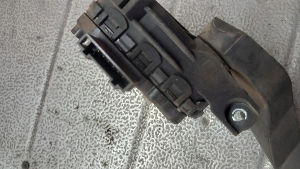 фото №5, Потенциометр газа audi a6 c5 2.4b 02r sedan 8d1723523l