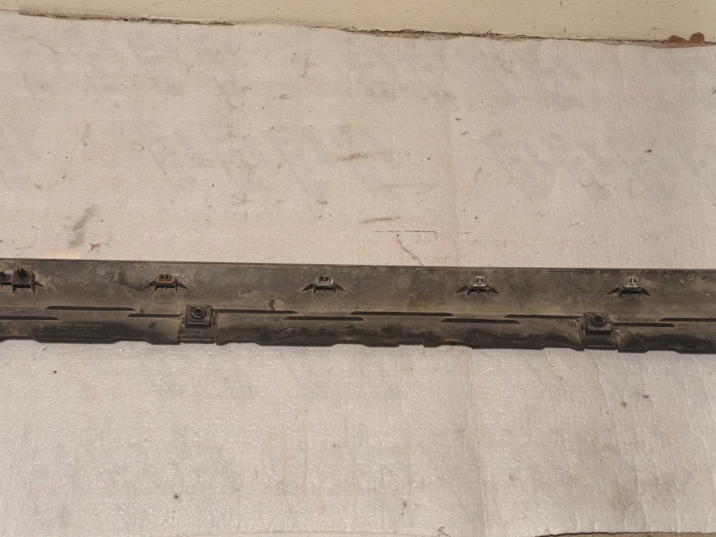 Купити Молдинг поріг права tesla model 3 поріг правий