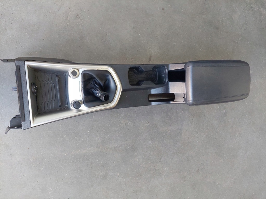 Подлокотник туннель средний ssangyong tivoli в Украине