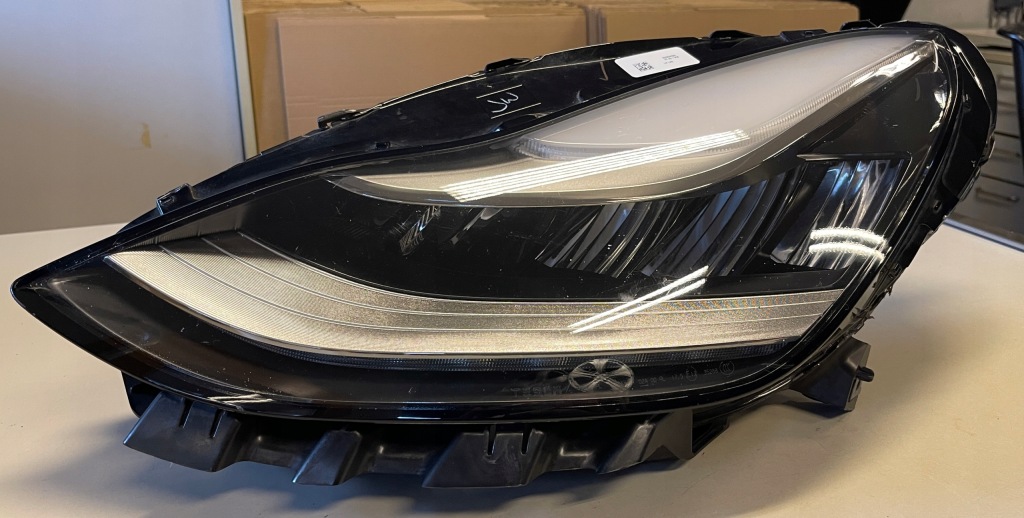 Купити Фара фара ліва перед tesla model 3 led 1077375-00-c