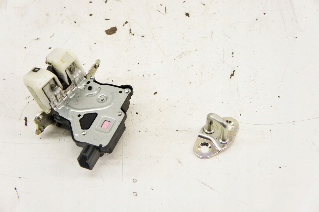 фото №1, Lh318 suzuki swift vi mk8 замок засувка кришки