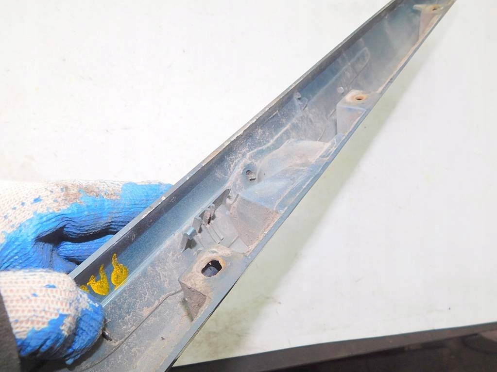 Chrysler pacifica 2005r молдинг накладка крышки задняя Киев