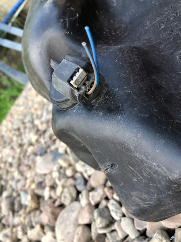 фото №9, Mercedes w204 бачок омивача датчик a2048600360