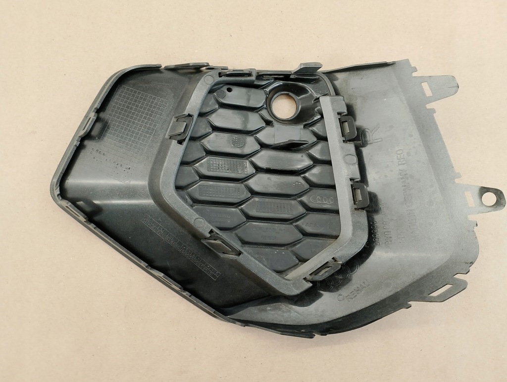 Audi a3 iv 8y правая решётка бампера заглушка Недорого