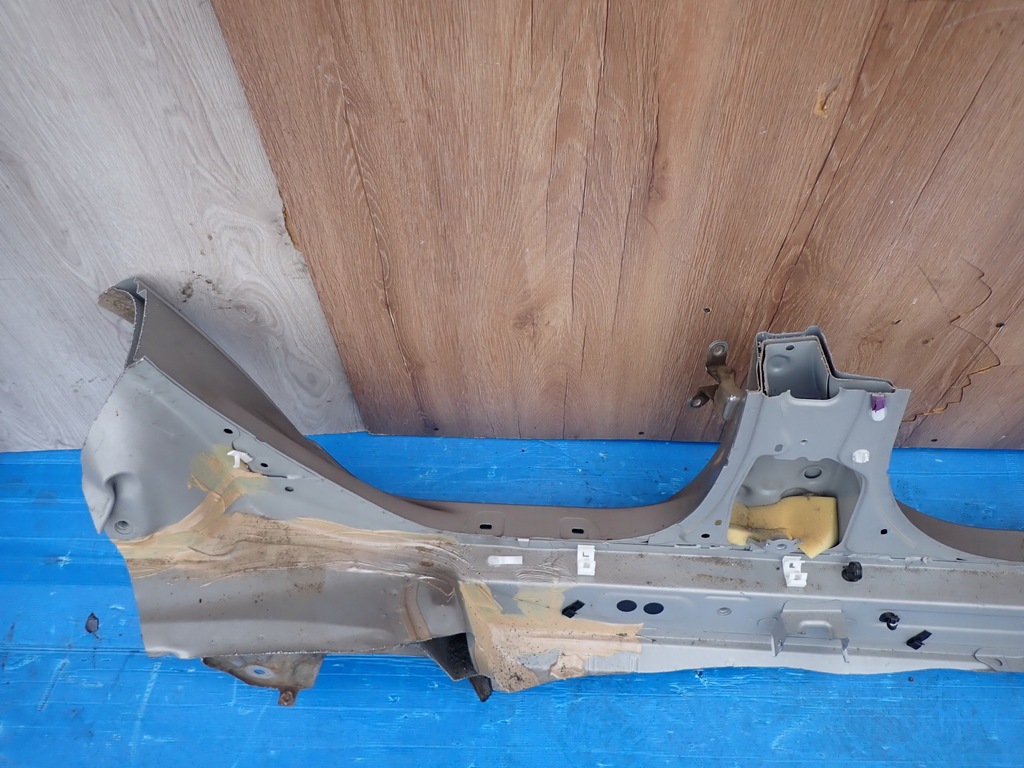 фото №7, Toyota yaris i 99-05 поріг лівий 1d2