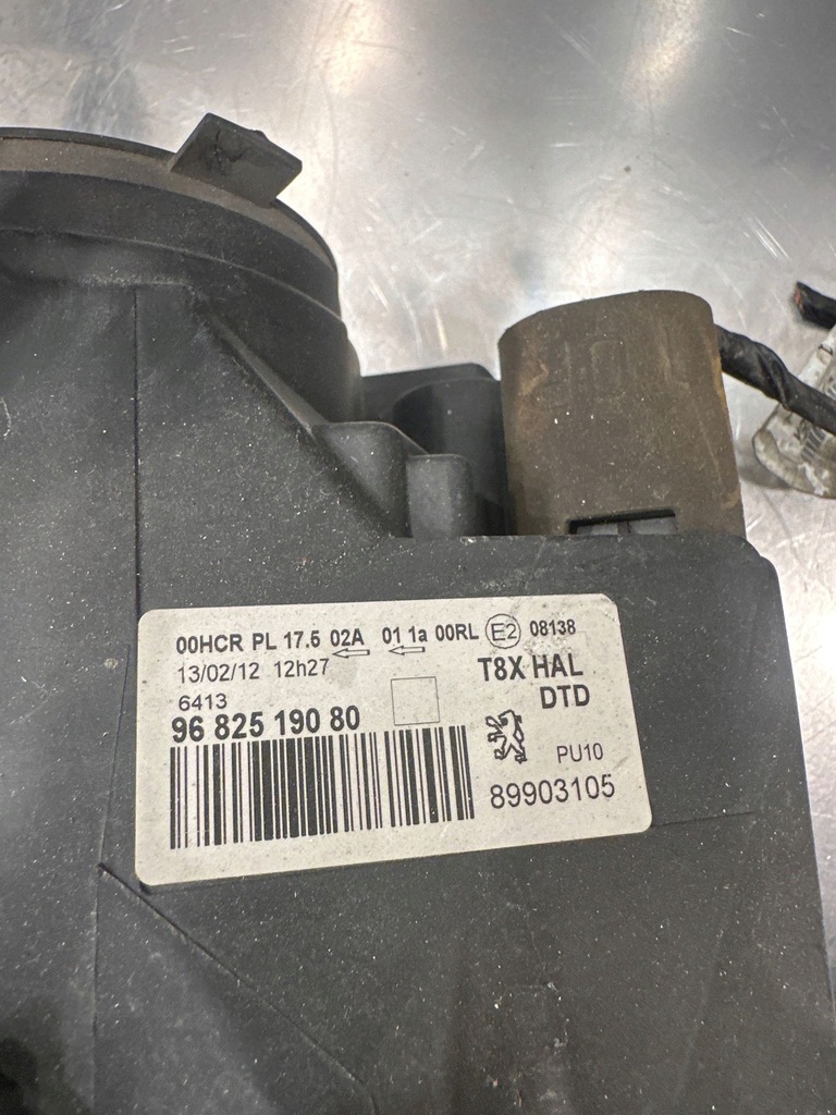 фото №8, Peugeot 3008 i 2010 перед сторона правая лампа передняя