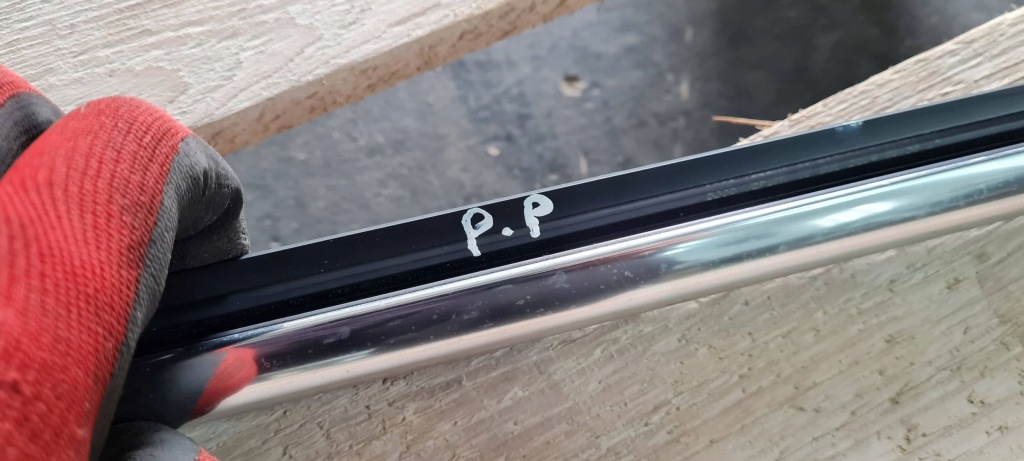 Maserati quattroporte vi молдинг ущільнювач двері правий праві перед хром Київ