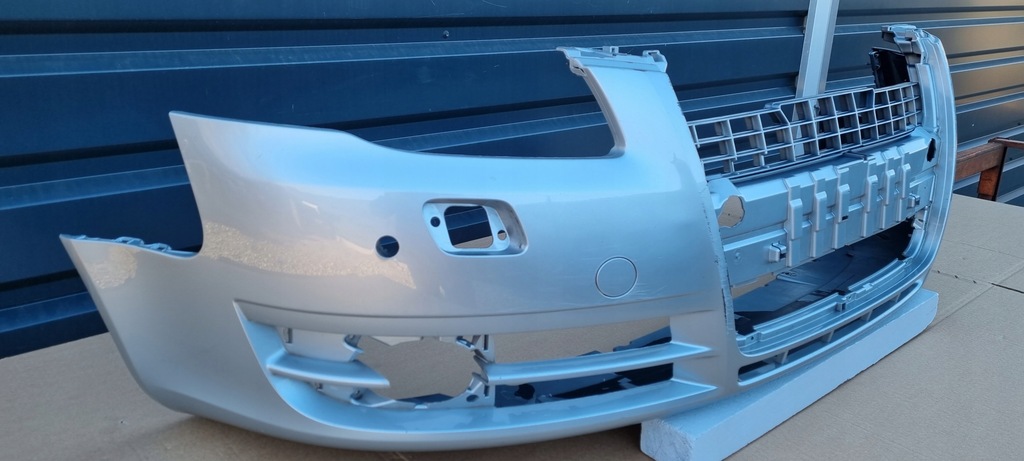 фото №6, Audi a4 b7 2004- бампер перед оригинал g073