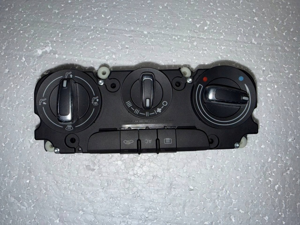 фото №1, Панель кондиціонера 8u0820047 audi оригінал