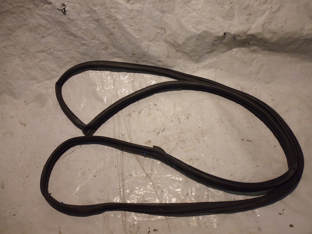 фото №1, Прокладка вокруг дверь задняя левая volvo s40