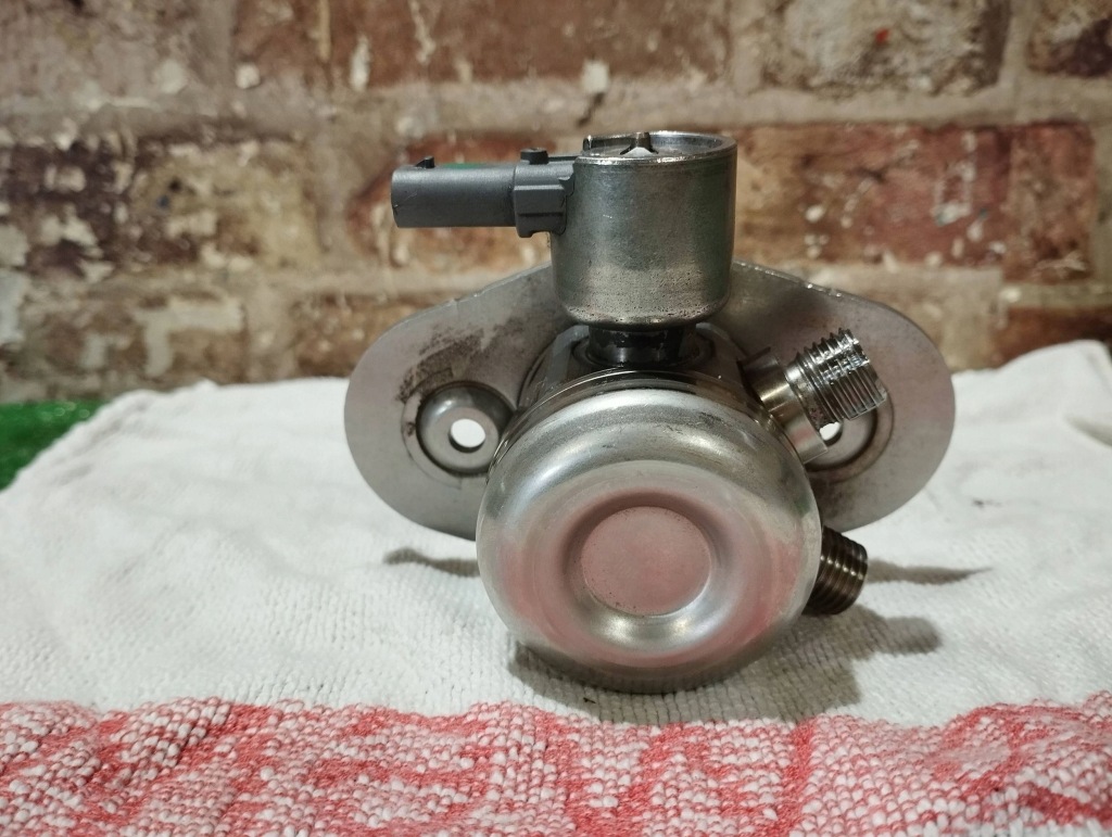 Насос wysokiego давления 0261520282 / 8604229 n20b20a bmw f32 с Разборки