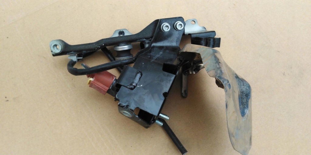 фото №3, Ferrari f8 лист кронштейн кронштейн