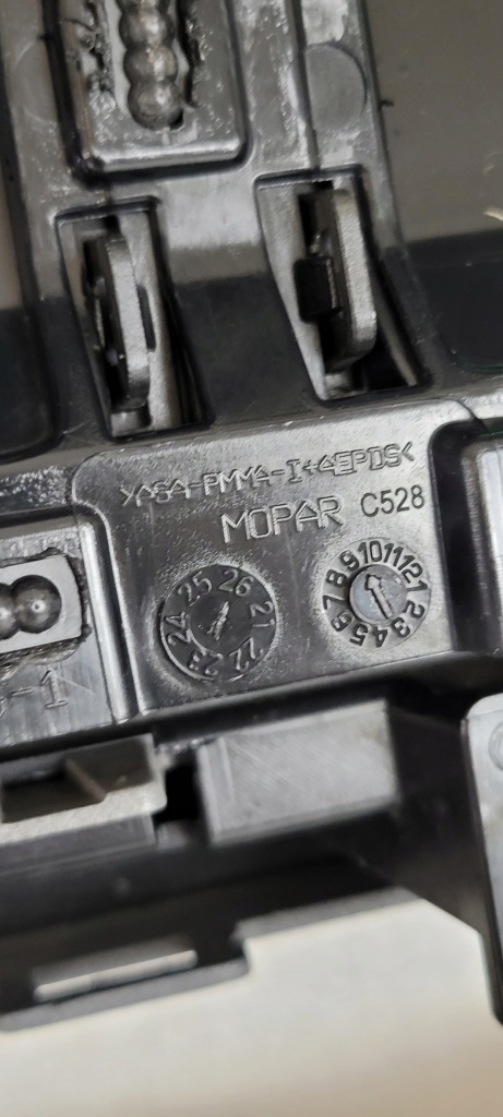 Бампер перед передній jeep avenger 2023- 735770624 Оригінал