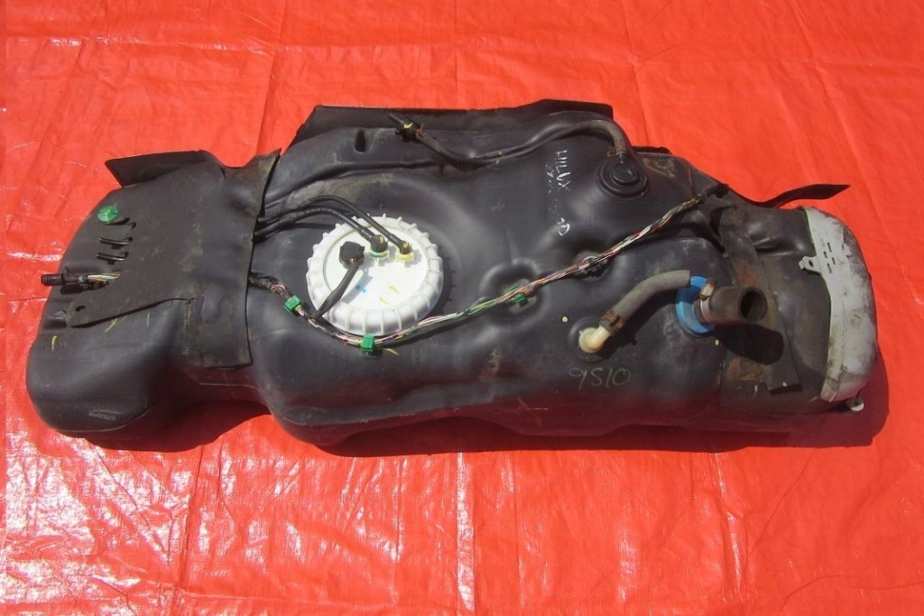 фото №1, Toyota hilux vii 3.0d 2007 бак топлива bak