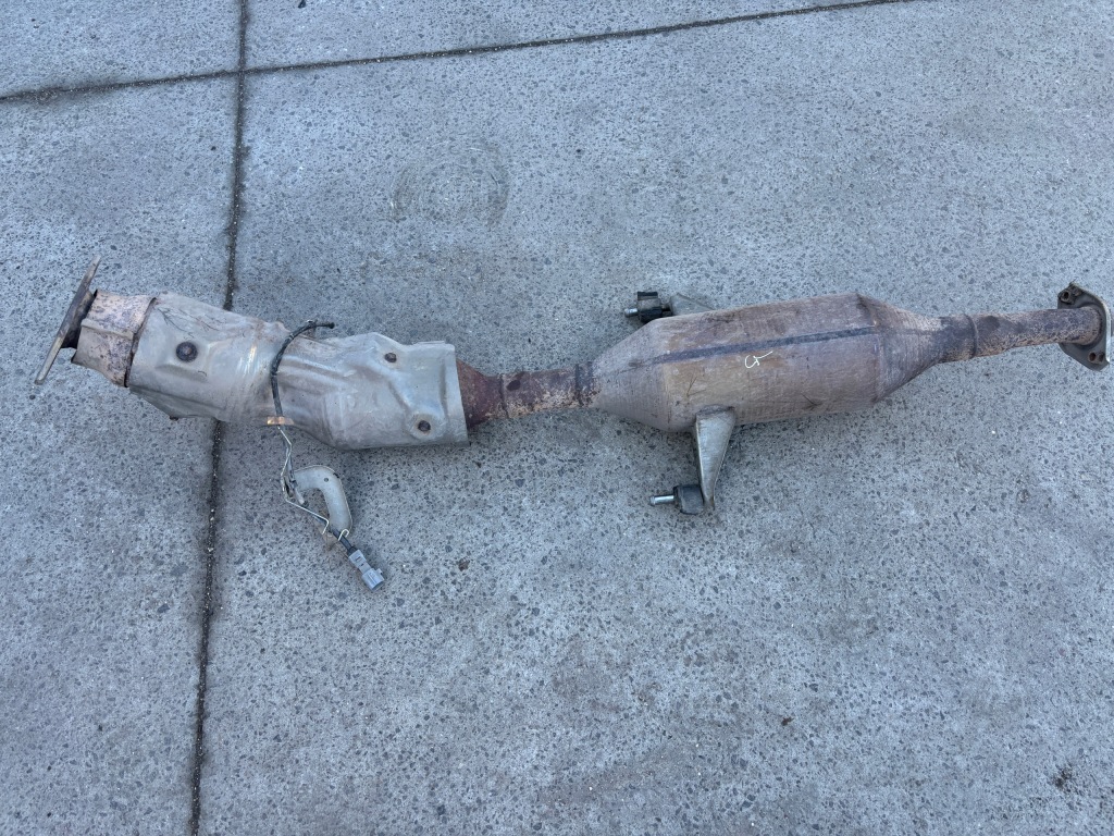 фото №1, Toyota auris ii prius iii каталізатор колектор датчик 1.8 гібрид