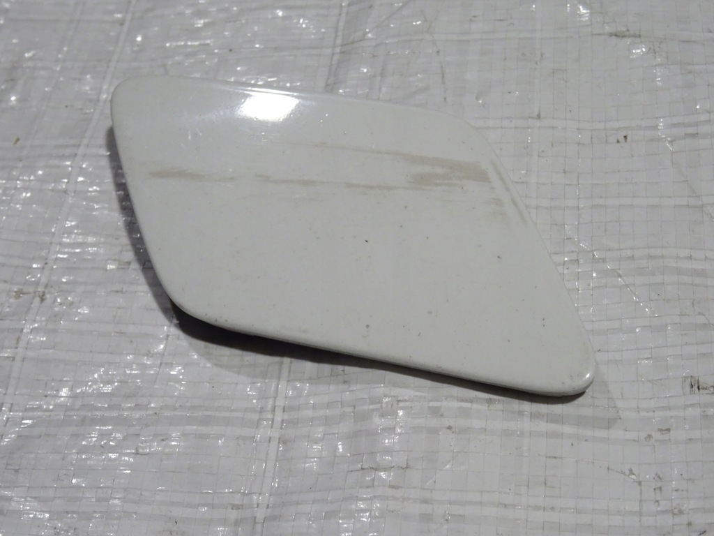 фото №1, Заглушка розпилювача перед права audi a4 b9 8w0