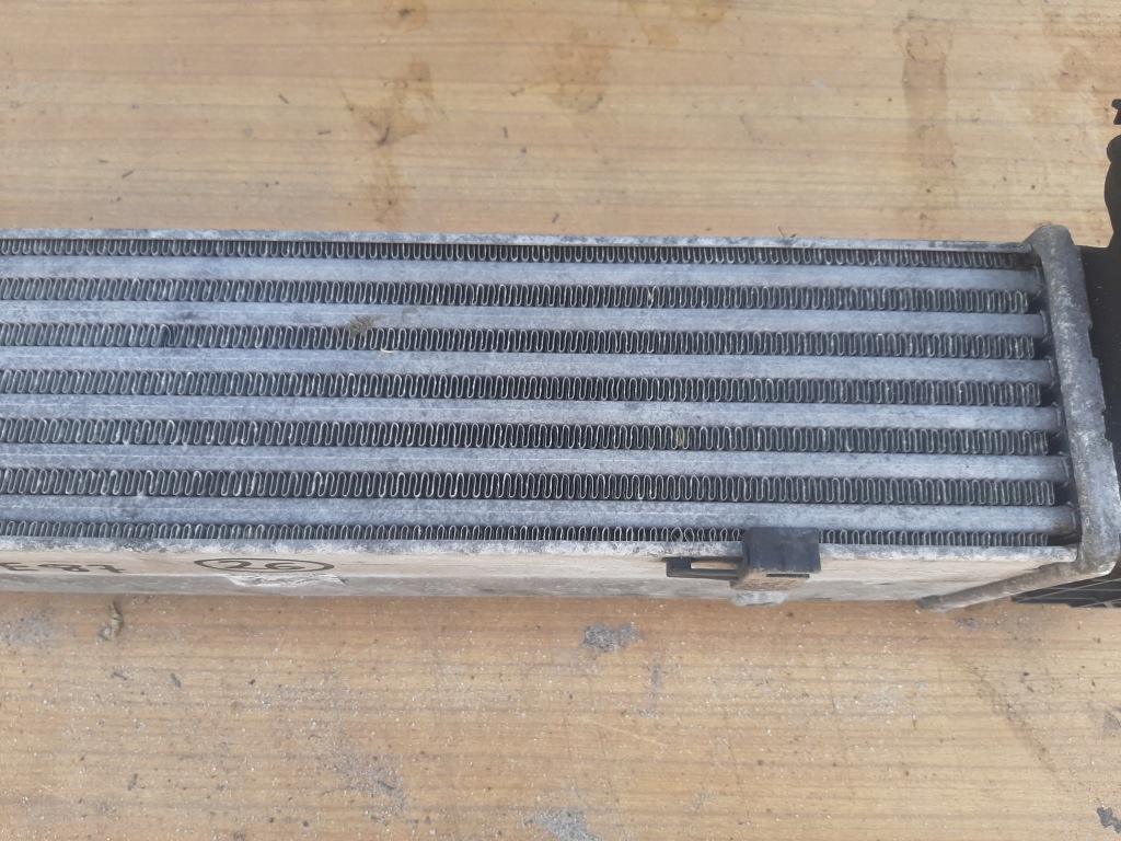 Інтеркулер bmw e90 e87 2.0 дизель 7798788 оригінал Зі Шроту