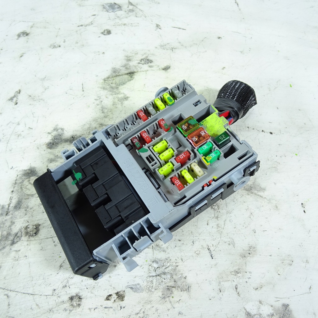 фото №1, Opel insignia a коробка предохранителей 13222786