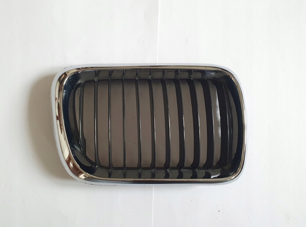 фото №1, Заглушка решётка радиатора бампера правый перед bmw 3 e36