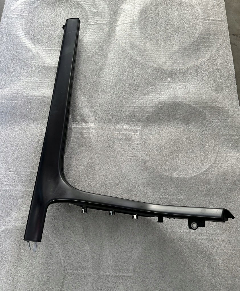 фото №1, Porsche taycan dekor оббивка 9j1857004....