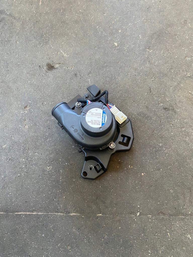 Купить Mercedes glc 253 рестайлинг  вентилятор 2539067102