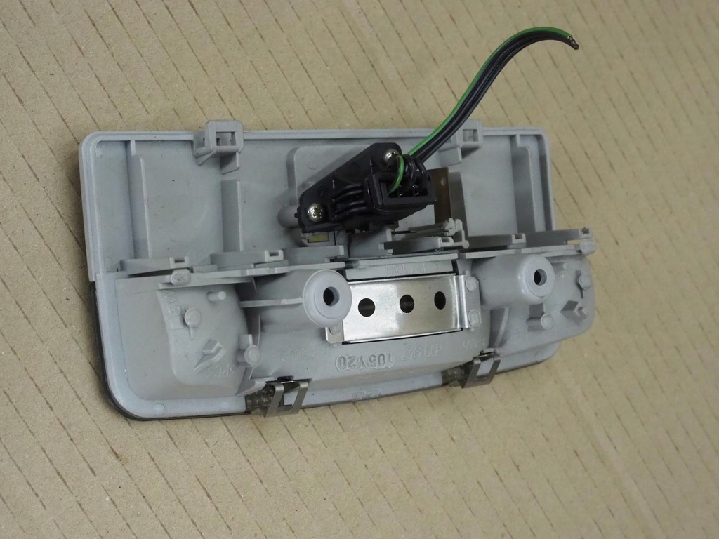 фото №13, Audi a4 b5 96-99r лампа освещение потолочный 8d0947105