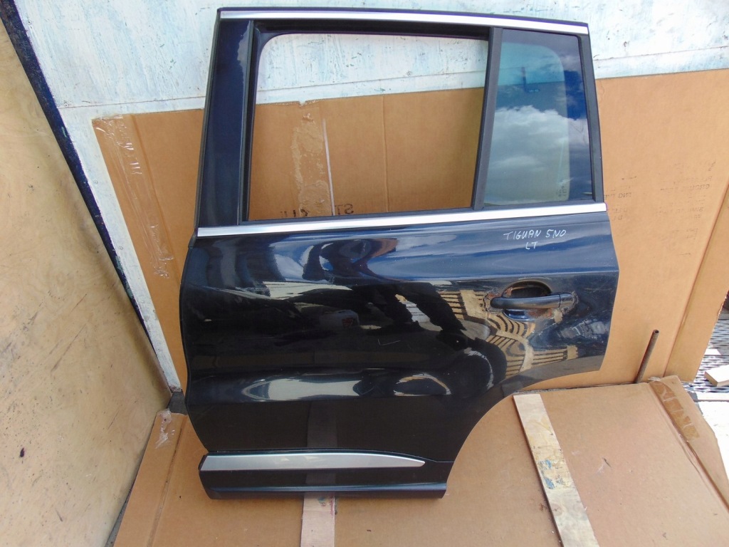 Купити Двері лівий задня vw tiguan 1 r-line lc9x