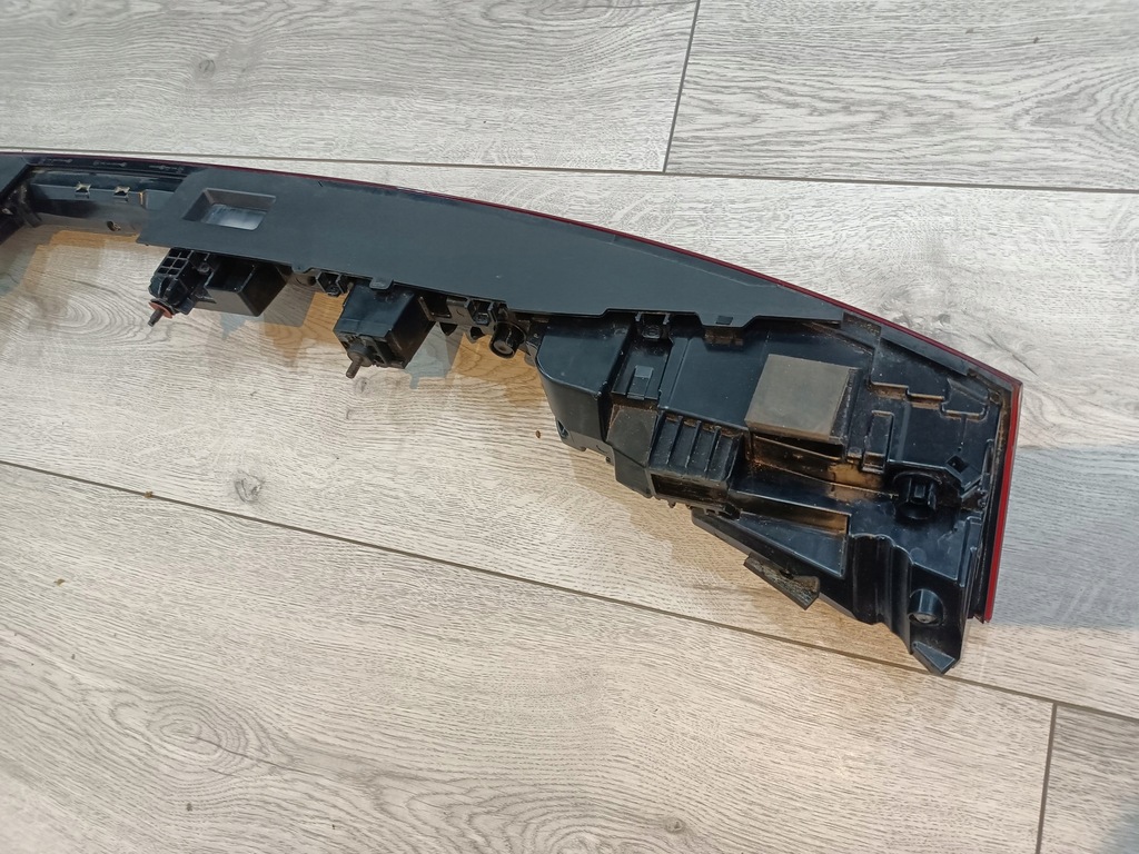 фото №11, Audi e-tron 4ke лампа кришки задня накладка середня 4ke945095b oryg