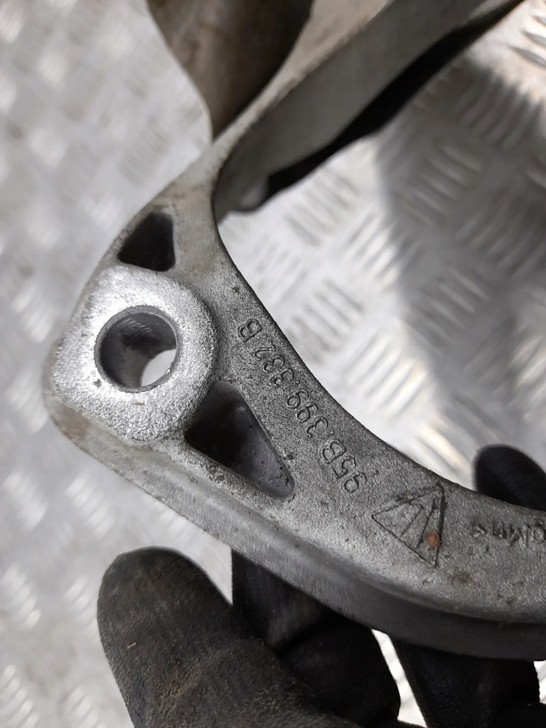 фото №6, Porsche macan 95b399332b правая кронштейны i лапы