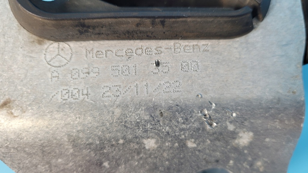 Mercedes eqe 350+ 23r кронштейн кронштейн радіатора праве a0995013500 Недорого