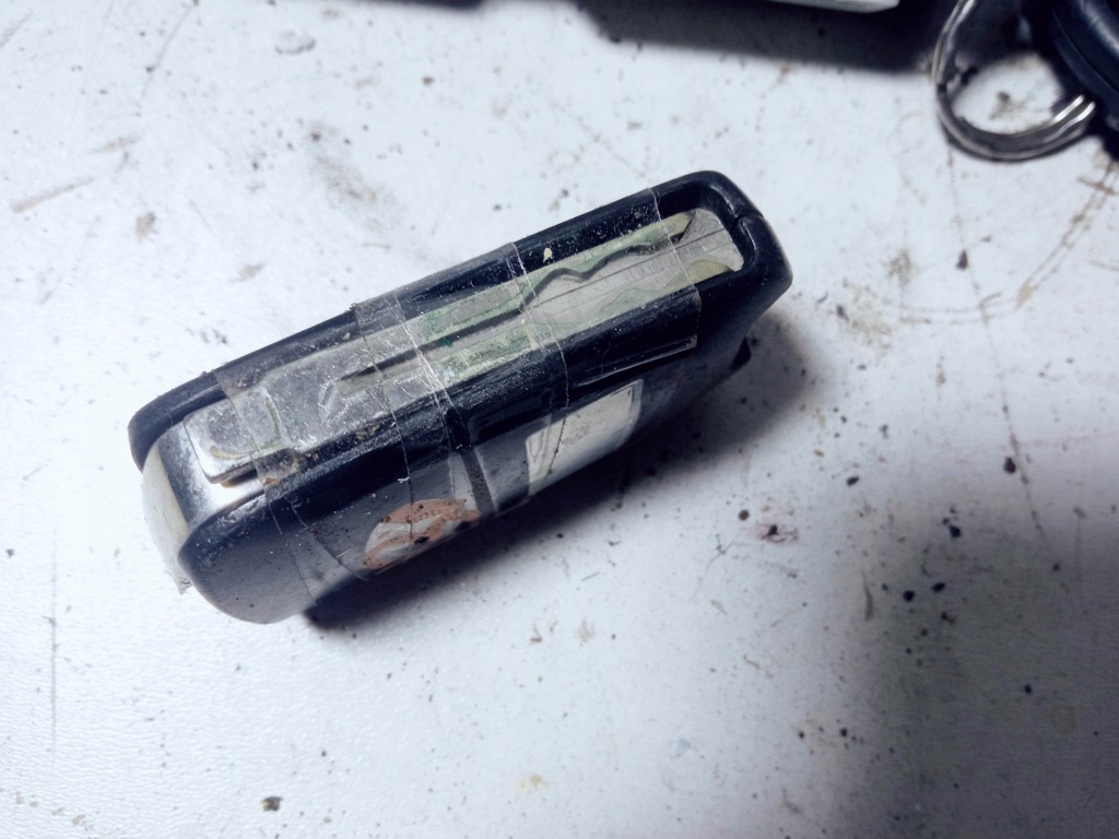 фото №8, Hyundai i30 i 1.6 crdi набор стартовый бортовой компьютер замок зажигания ключи 39105-2a767