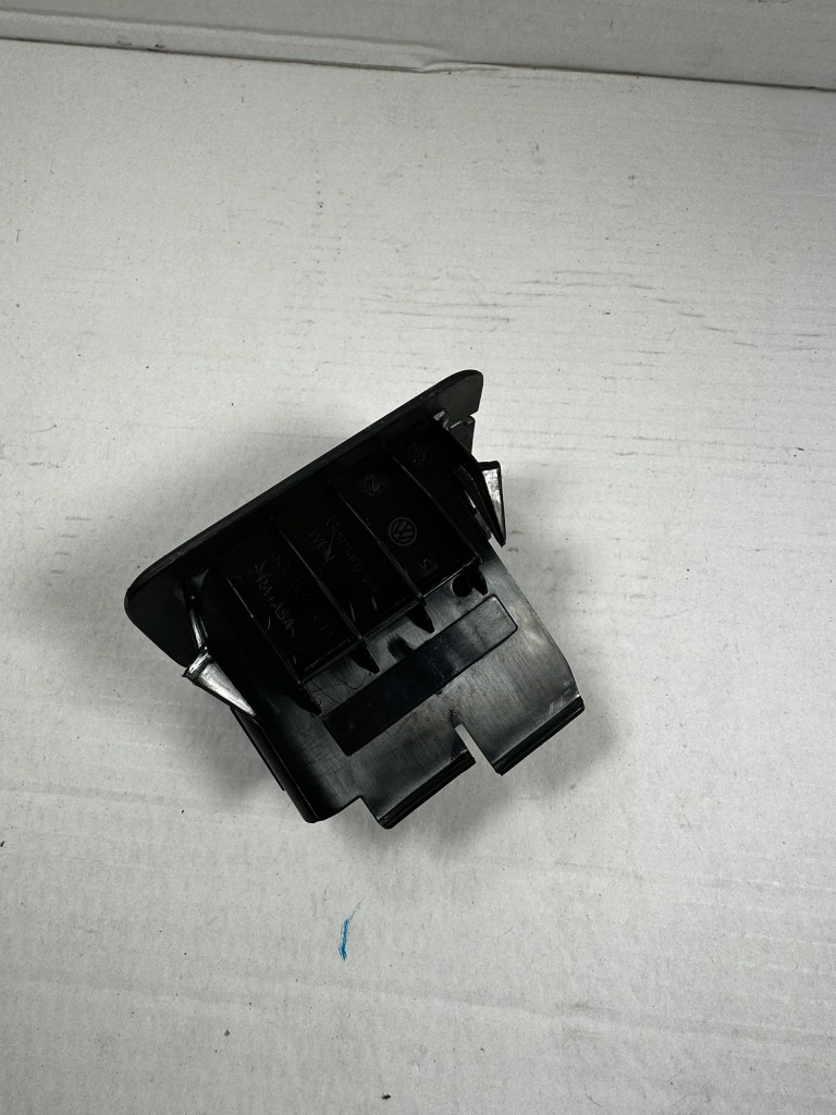 фото №2, Golf vii заглушка защита isofix 5g0857781c