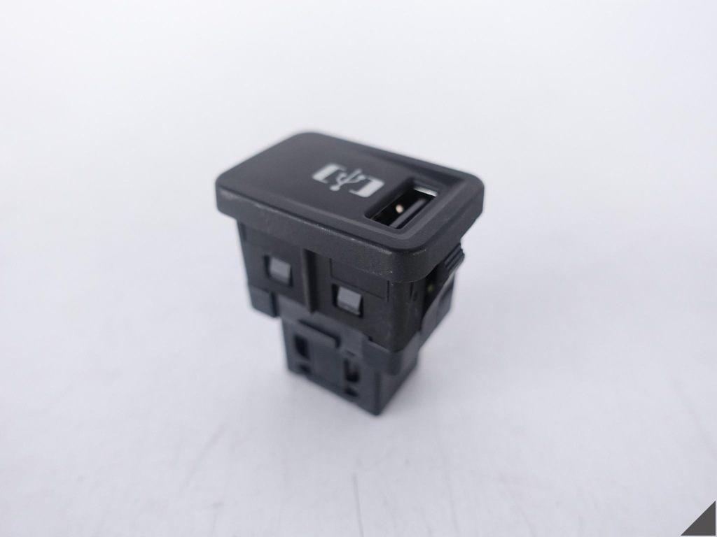 фото №1, Ferrari roma f169 296 gts f171 sf90 f173 daytona sp3 port разъём usb