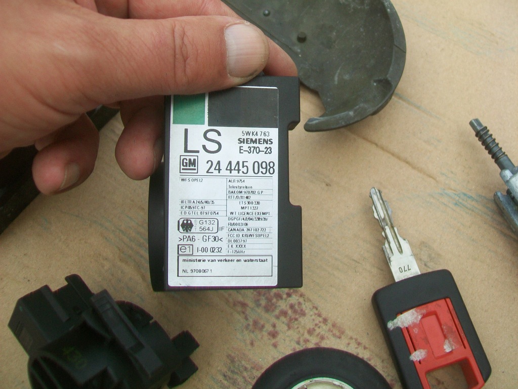 фото №4, Замок зажигания вкладыши ключи бортовой компьютер иммобилайзер opel corsa c 1.4 16v