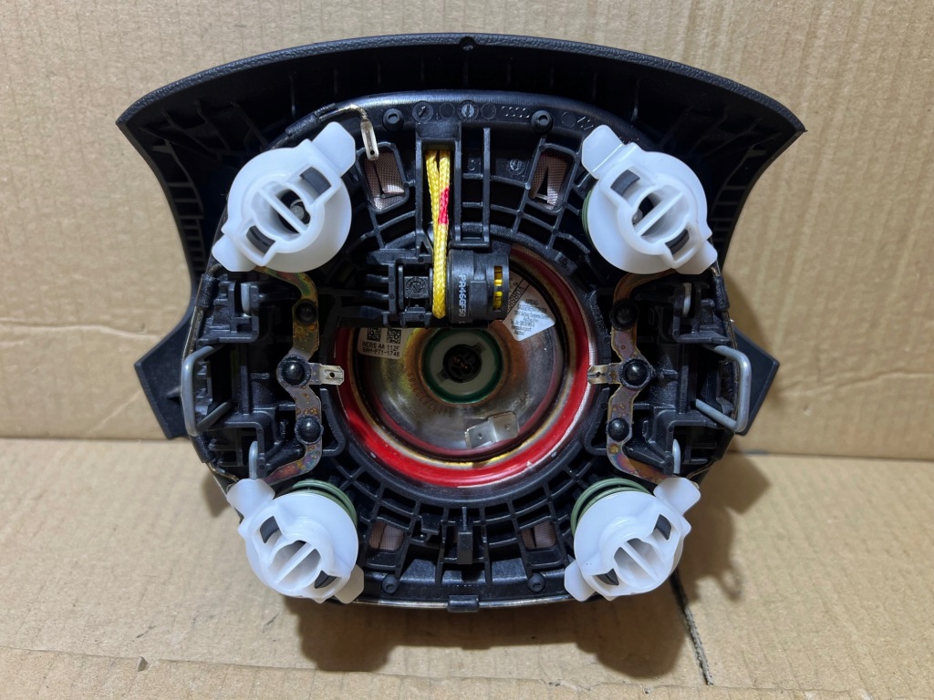 Audi a4 b8 рестайлінг  подушка повітряна подушка безпеки водія 4 спицевий 8k0880201ac Київ