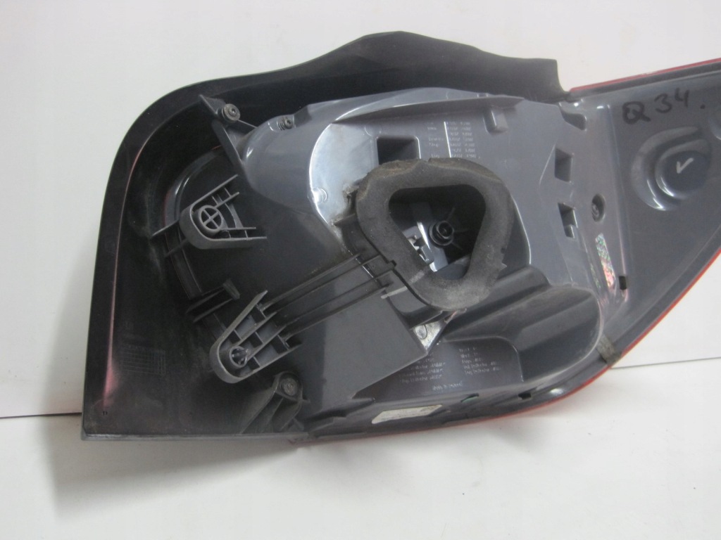 Фара права задня mercedes a klasa 176 led w крило Зі Шроту