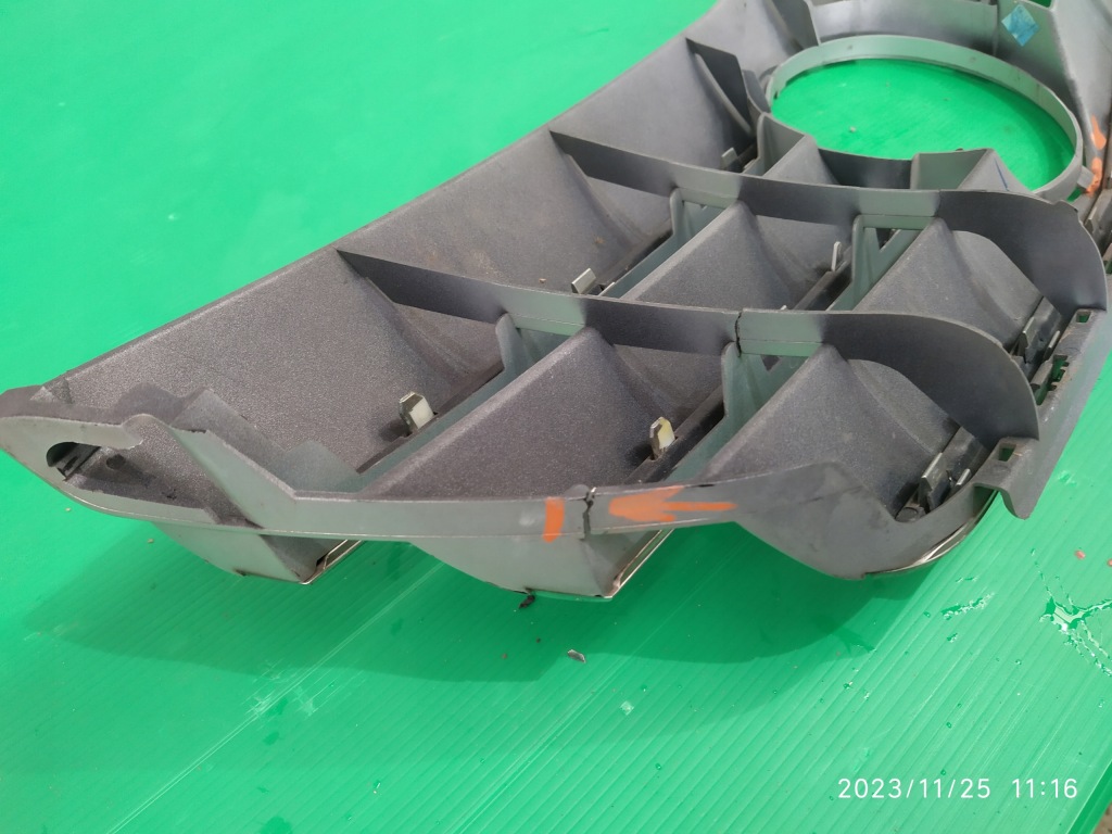 Купити Mercedes b-klasa a1698881660 решітка радіатора решітка радіатора