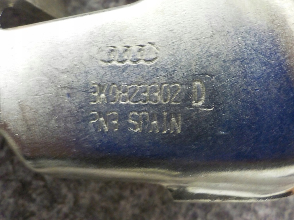 фото №3, Петля капот правий audi a4 b8