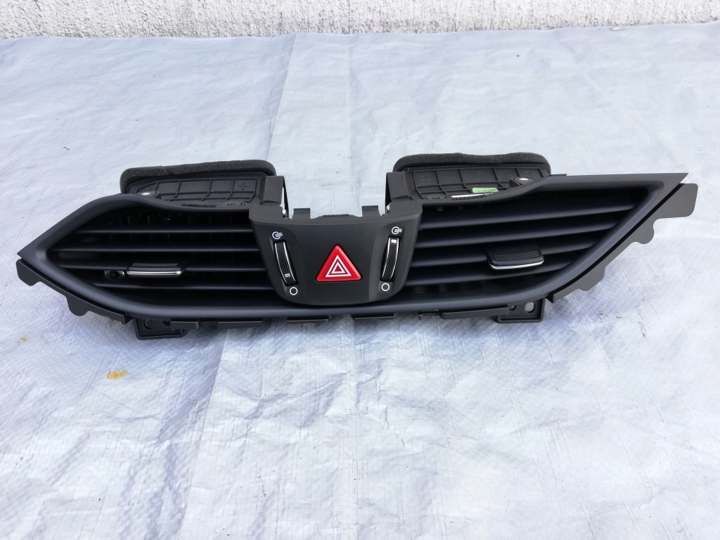 фото №1, Решётка обдув средняя hyundai i30 iii 17-22 eu