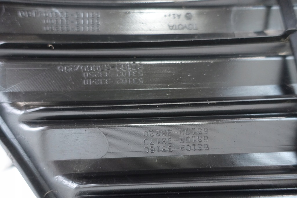 фото №10, Toyota camry viii 2017- решётка радиатора решётка средняя бампера перед 53113-33020