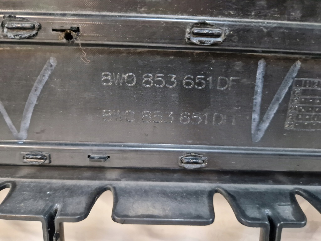 Audi a4 8w рестайлинг  бампер передний перед 8w0853651df Оригинал