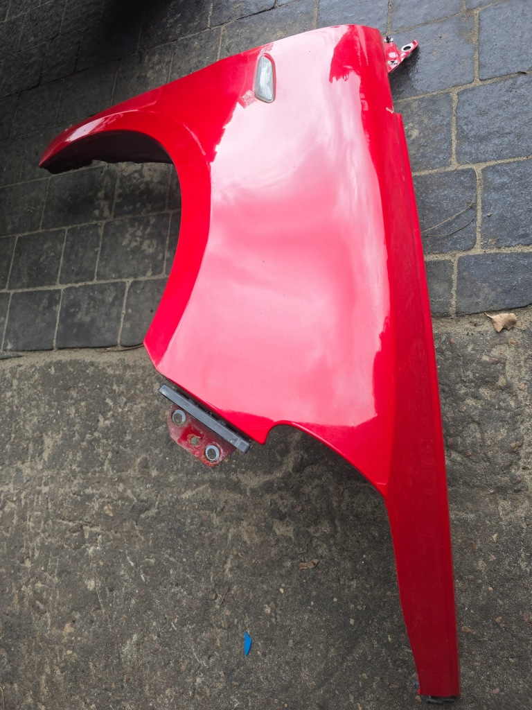 Крыло  правый  перед lancia ypsilon 3 111/a Цена