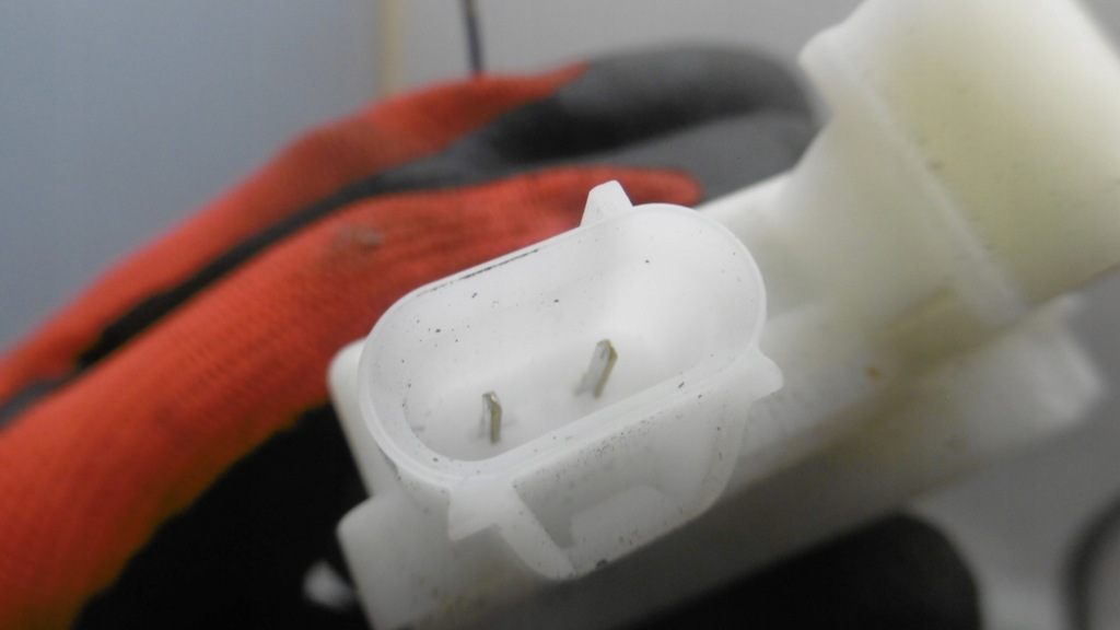 фото №4, Mitsubishi grandis 03r- замок крышки задняя багажника