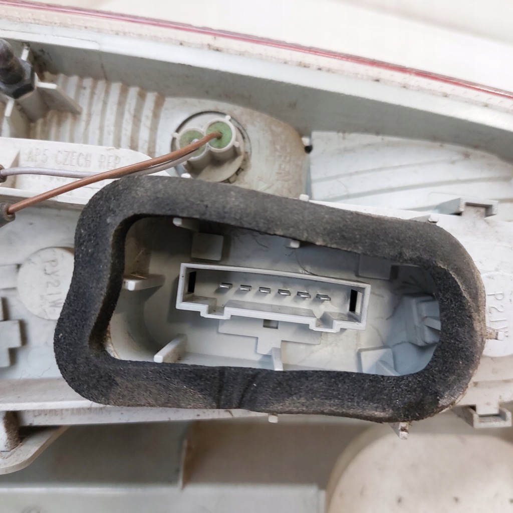 фото №10, Skoda roomster лампа правая задняя cała оригинальная