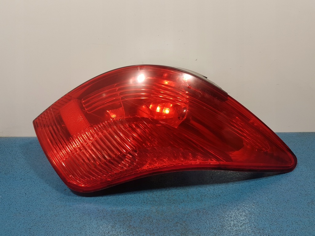 фото №1, Peugeot 308 i lift kombi лампа задняя правая