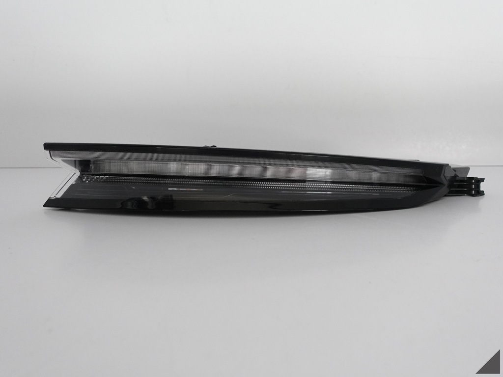 фото №1, Porsche taycan 9j1 basis лампа права задня europa