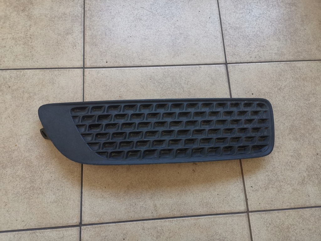 фото №1, Volvo v70 iii lift решітка заглушка ліва бампера 30678634