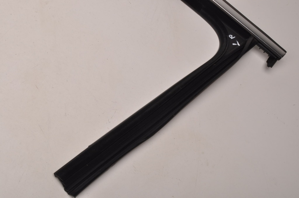 фото №8, Mercedes eqb x243 молдинг стекло подоконная передняя левая 24r a2477252300