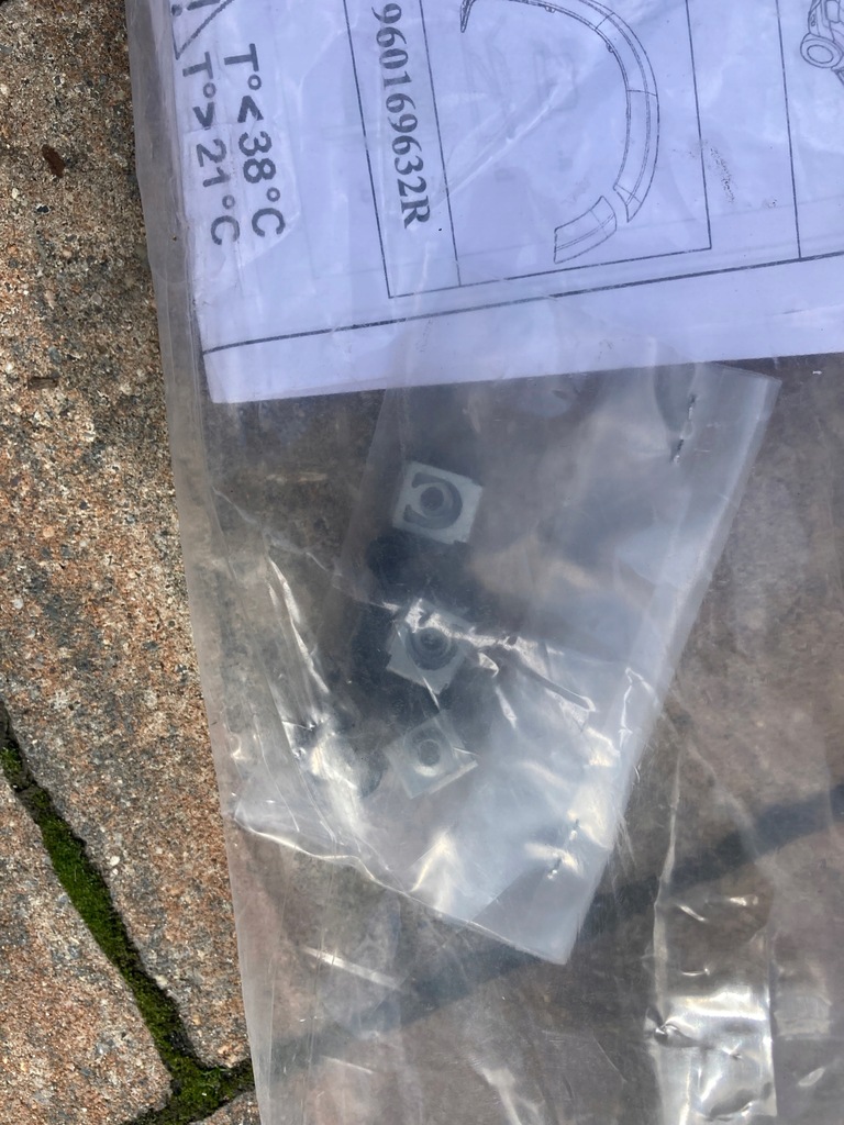 фото №8, Duster i молдинг na крыло правый перед комплект