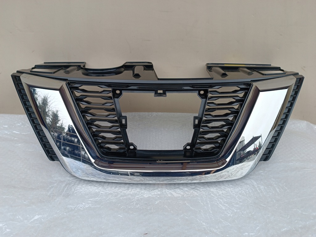 фото №1, Nissan x-trail t32 lift 2017+ решётка радиатора решётка радиатора оригинал